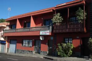 Pensión y Apartamentos Los Volcanes