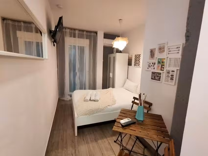 Pequeño Alojamiento con Mini Piscina – NO climatizada