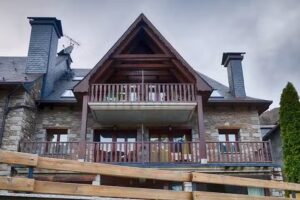 Plauslaurit Mountain