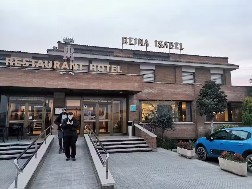 R Restaurant Hotel