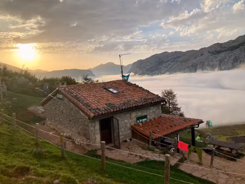 Refugio de la Terenosa (1300 m.)
