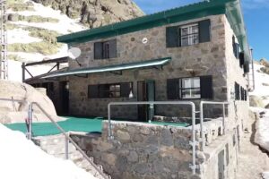 Refugio Laguna Grande de Gredos (Elola)