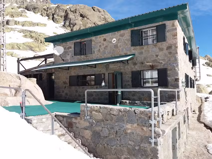 Refugio Laguna Grande de Gredos (Elola)