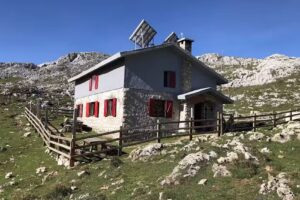 Refugio Vega de Ario (1630 m.)