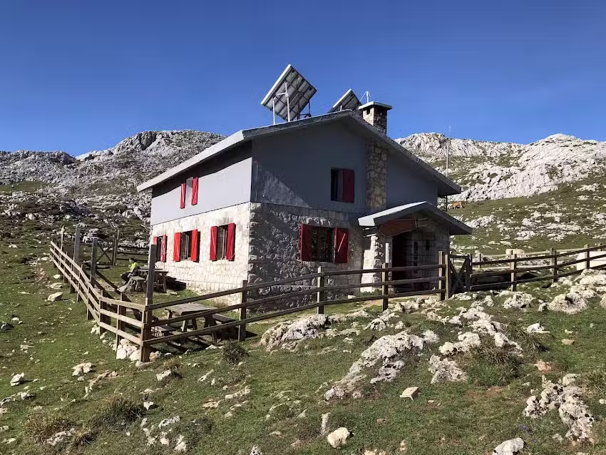 Refugio Vega de Ario (1630 m.)