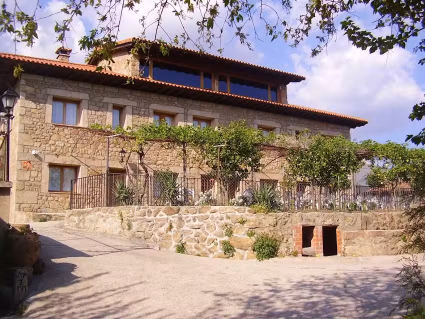 ROPINO, Casa Rural y Restaurante