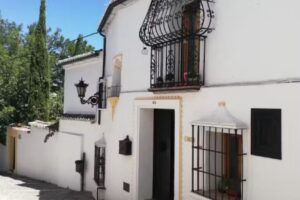 Salvatierra Guest House