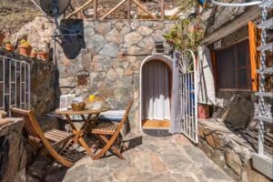 Silence’ s Cave Rural House