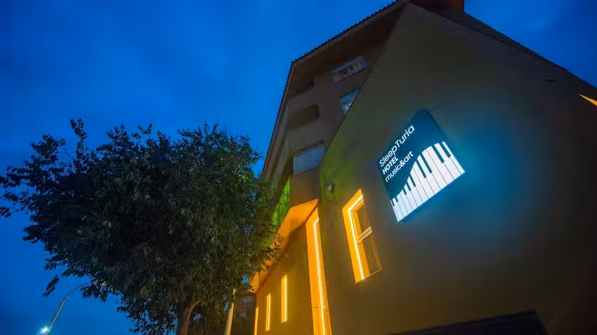 Sleepturia Hotel music&art