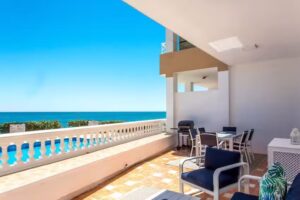 Spectacular Modern Beachfront 2/Bed Retreat