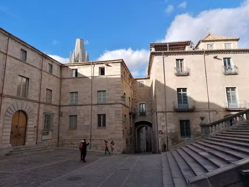 Stayingirona. Creative apartments. el cava. Centre