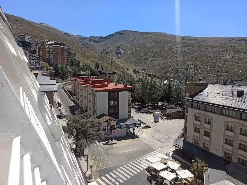 Todosierranevada -Zona Baja – Junto a los telecabinas