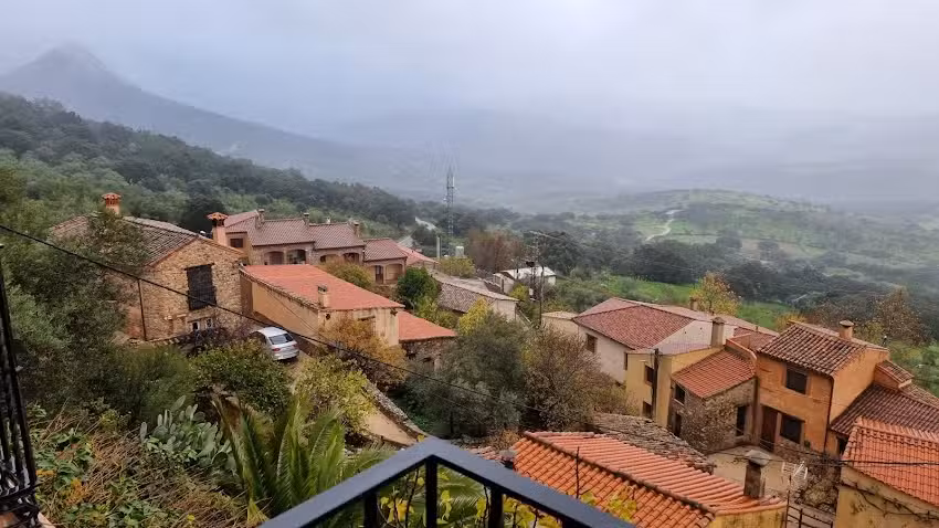 Turismo Rural la Jara de Las Villuercas; apartamentos El Mirlo Azul y El Nido de la Collalba