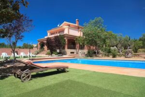 UHC Villa Botarell Family House