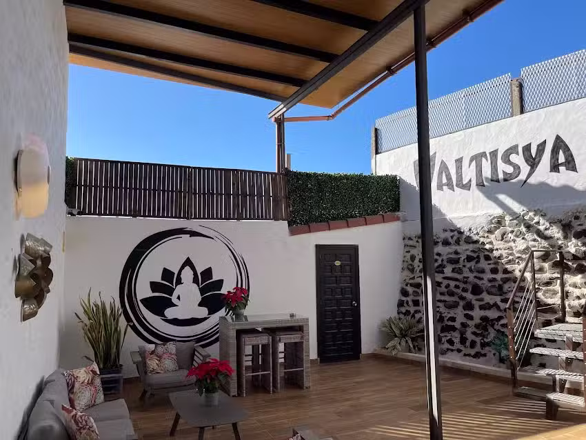 Valtisya House Pool and airport