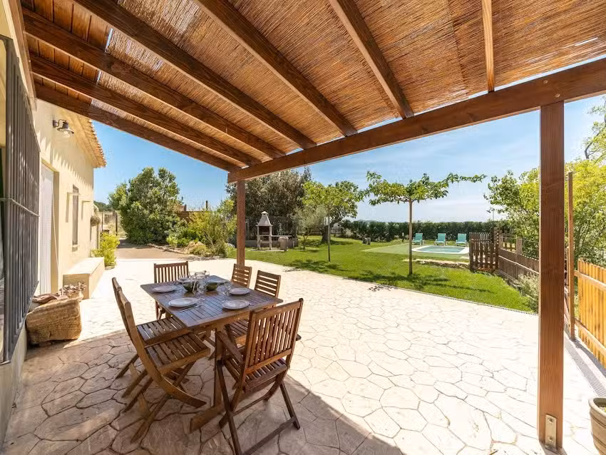 Villa de estilo rústico cerca de la playa de los Pirineos- Belvilla by Oyo