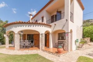 Villa en Calonge con piscina y vistas a la montaña- Belvilla by Oyo