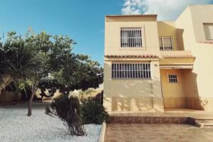 Villa familiar Retamar – Cabo de gata . Piscina y Playa