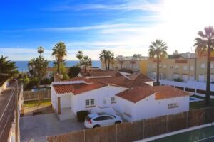 VILLA LUNA Beach Premium by HOMINGBOOK