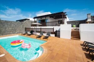 Villa Princesa – Large Family Holiday Rental Villa Playa Blanca | Hot Tub | Heated pool