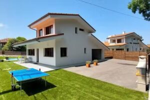 ☀️ Villa Valdés | Chalet Vacacional con piscina, BBQ y sala de juegos