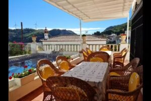 Villa with pool, air conditioning and Wi-Fi