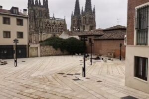 Vivienda de uso turístico, ventana a Santa María
