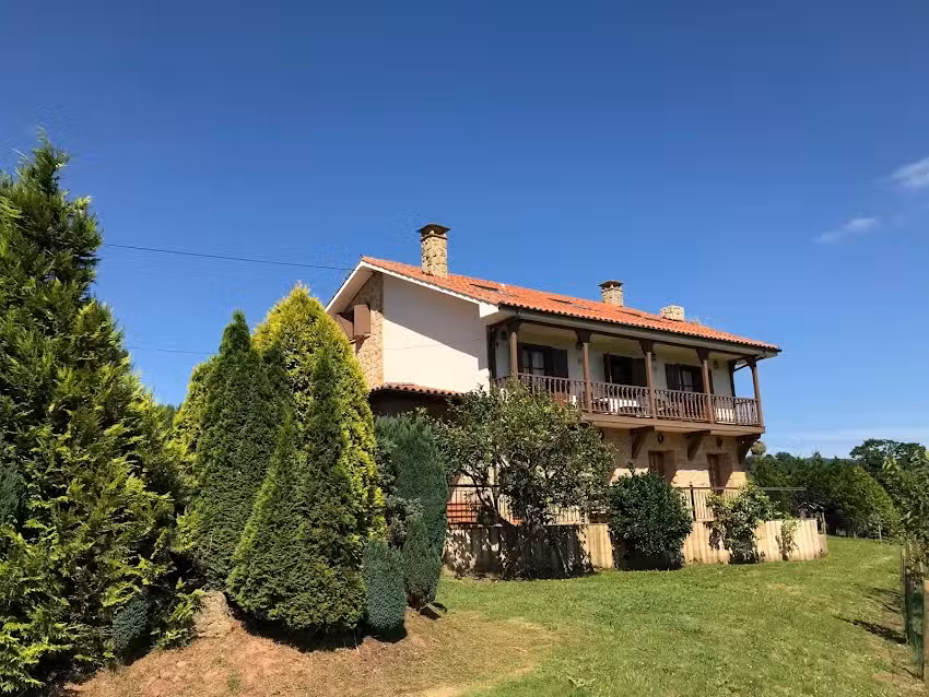 VIVIENDA VACACIONAL «LA BUSTARIEGA»